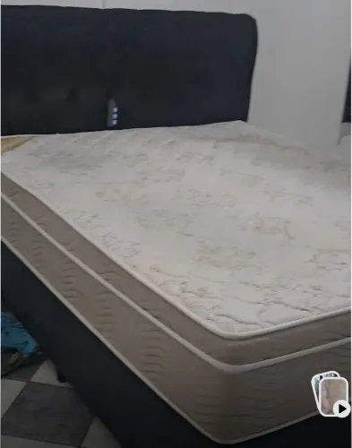 Vende-se Cama Modelo Queen Box