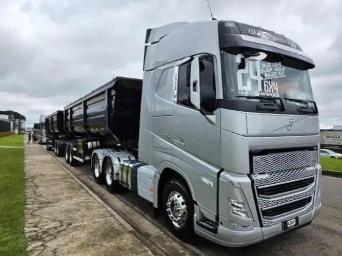 Volvo FH 540 6x4 bug Leve mola Ano 24 Mídia grande geladeira + Rodocaçamba Librelato 35m³
