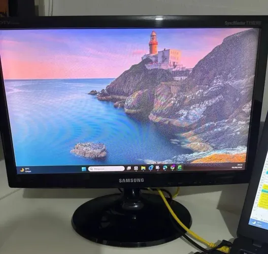 Monitor novo sem detalhes sem defeitos funcionando tudo perfeitamente