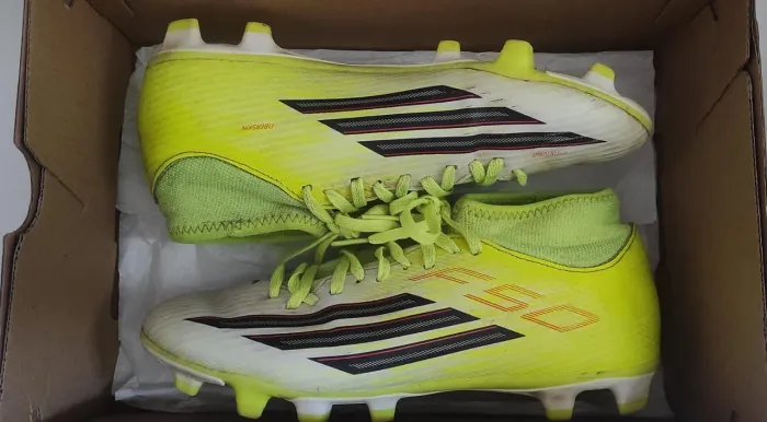 Chuteira N°38 campo Adidas F50