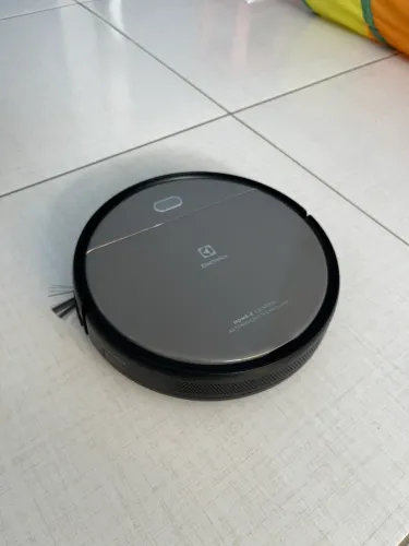 Robô Aspirador Electrolux ERB20 pouco usado seminovo