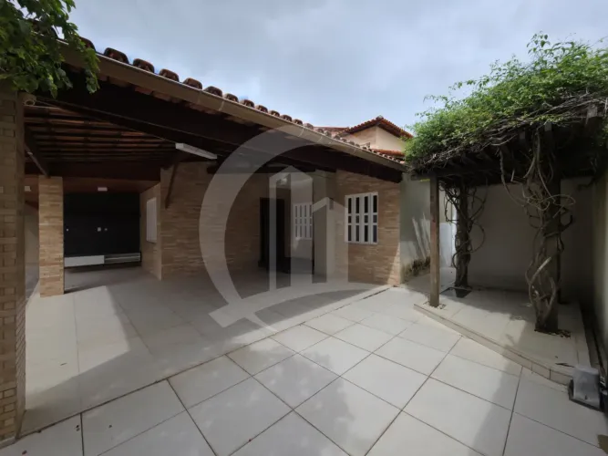 Casa com 420 m², cinco suítes e área de lazer completa na Farolândia