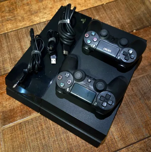 Ps4 Fat 500gb + 2 controles