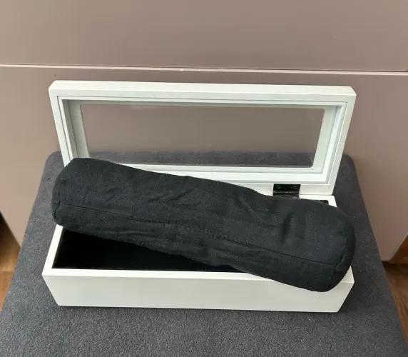Porta-Relógio com Visor de Vidro e Interior Aveludado - Branco