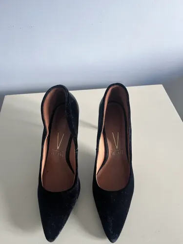 Sapato de veludo preto