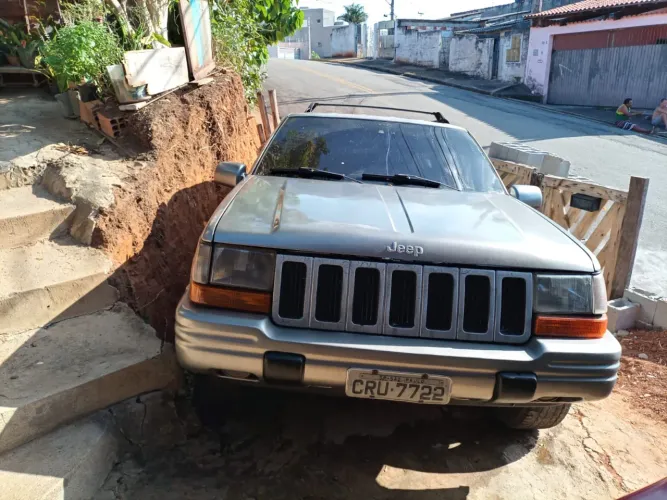 Jeep Grand Cherokee Laredo 4.0 Aut. 1998
