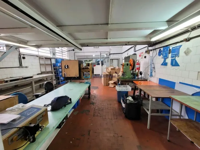 Prédio comercial, 211m² , próximo metrô Saúde
