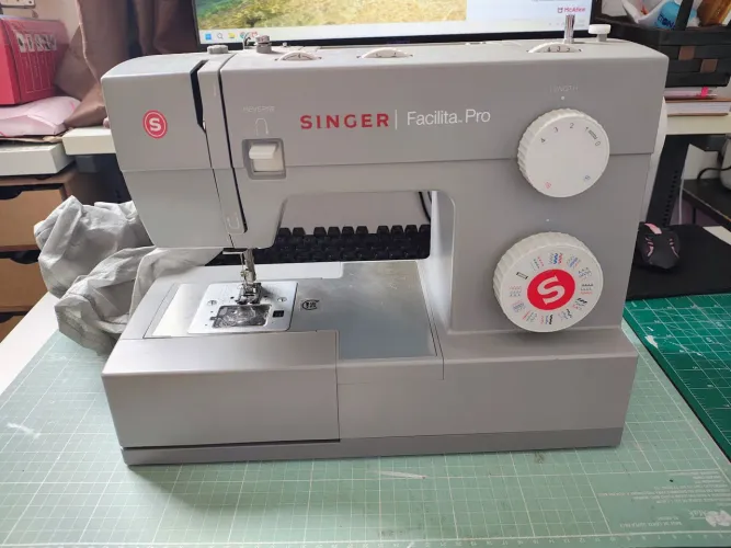 Máquina de costura singer 