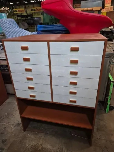 Armário com Gavetas