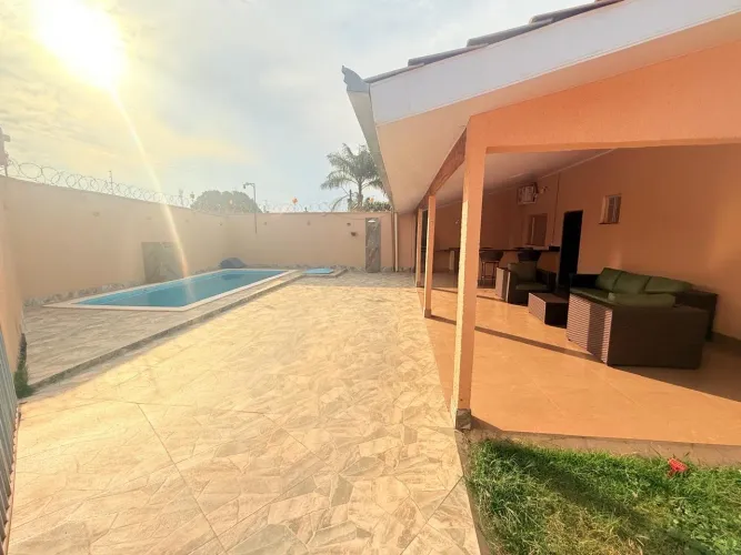 Vendo casa com piscina aquecida e iluminada ou troco por outra na regiao da vila boa
