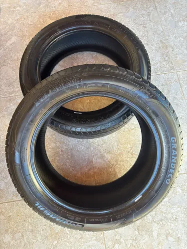 Pneus 215/55 R18