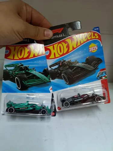 Troca Hotwheels F1 Mercedes e Aston Martin por F1 Ferrari ou recing Bull branca