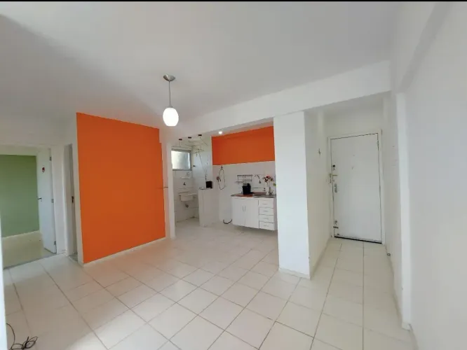 Apto 2/4 Com Varanda e Suíte