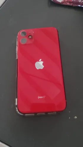 Vendo iPhone 11 vermelho