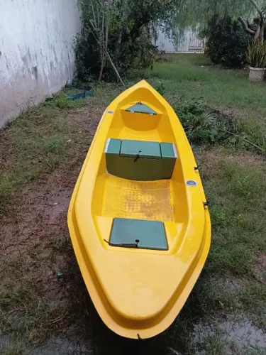 Embarcação em fibra de vidro