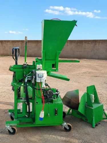 Maquina de tijolo ecologico