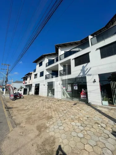Sala em avenida com grande fluxo de veículos para locação, XV de Novembro, Tijucas, SC