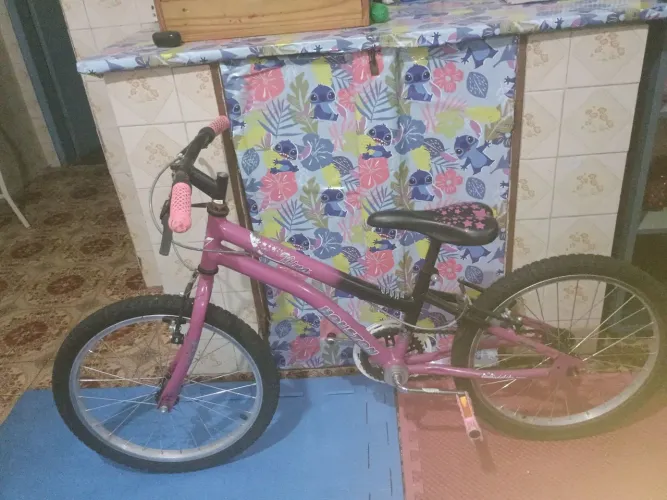 Bicicleta infantil menina SEMI NOVA  $280