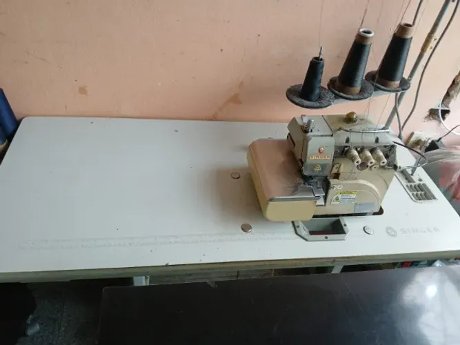 Máquina Overloque Industrial Singer - Alta Performance