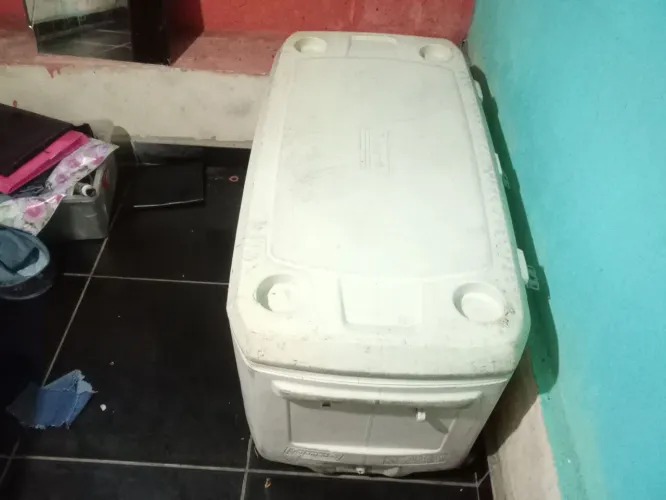 Estou vendendo uma caixa térmica de 120 litros 