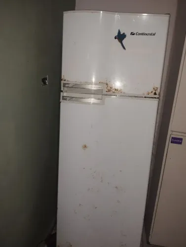 Vendo geladeira pra vim buscar hj $100