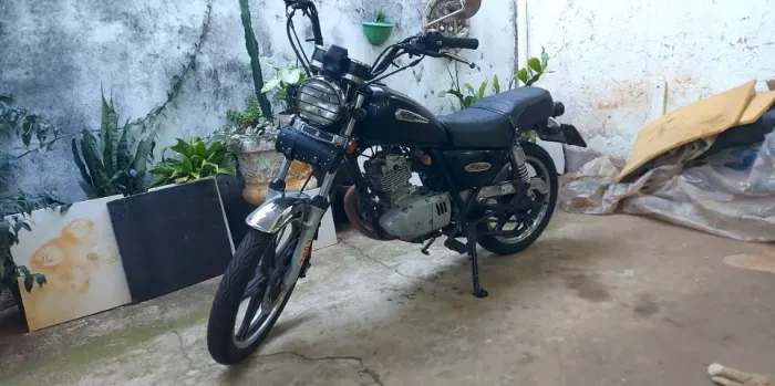 Suzuki Intruder 125 2010/2011 - Custom (Com Acessórios e Peças Originais)