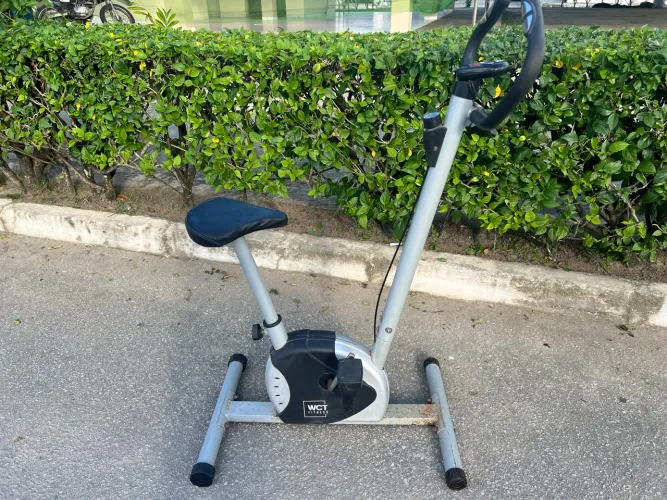 Bicicleta Ergométrica Vertical Iniciante WCT Fitness