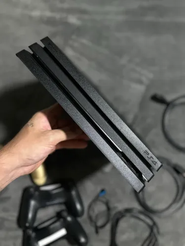 PlayStation 4 Pro 1TB *LER ANÚNCIO*