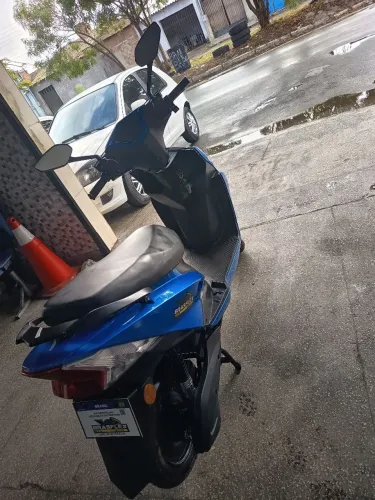 Moto estilo PCX elétrica não precisa emplacar