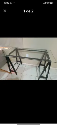 Mesa de ferro com tampo de vidro