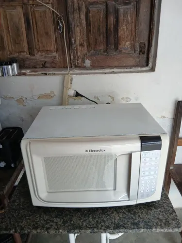 Micro-ondas Electrolux 30lts extra semi novo