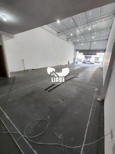 Galpão em Região comercial com grande Visibilidade