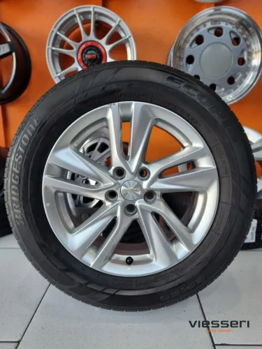 Jogo de rodas e pneus usados - Original GM Tracker - aro 16 + Pneus Bridgestone 