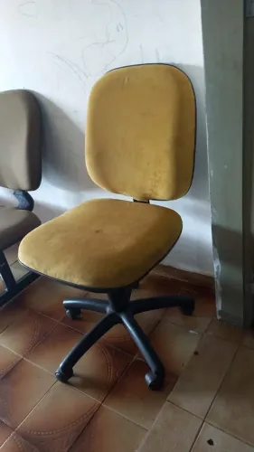 Cadeira de escritório dourada. Negociável!