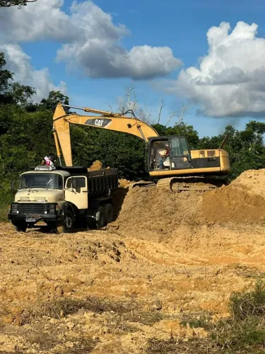 Aluguel de máquina e caçanba- serviços terraplanagem em geral!