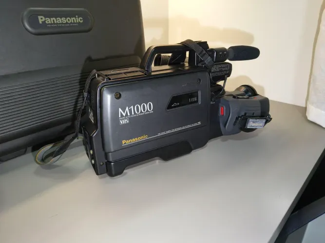 Filmadora Panasonic M1000 VHS - Leia a descrição.