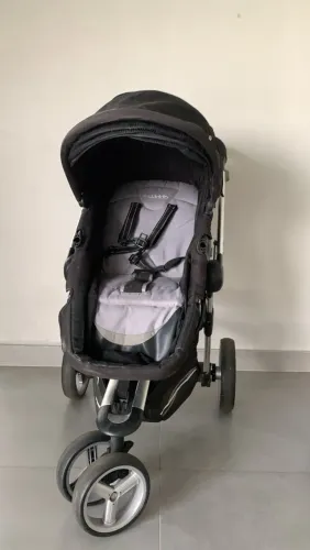 Carrinho de bebê + bebê conforto KIDDO