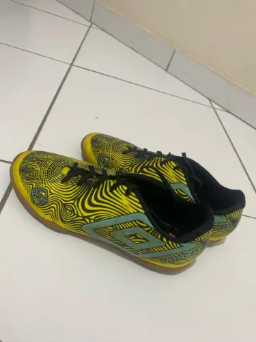 Chuteira umbro quadra 