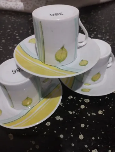 Conjunto de xícaras de porcelana