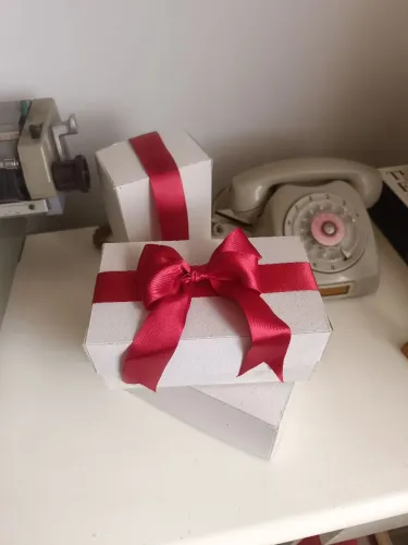 Caixa de presente Premium rígida com laço de cetim