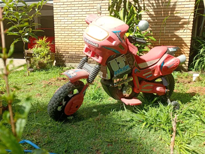 Moto elétrica infantil