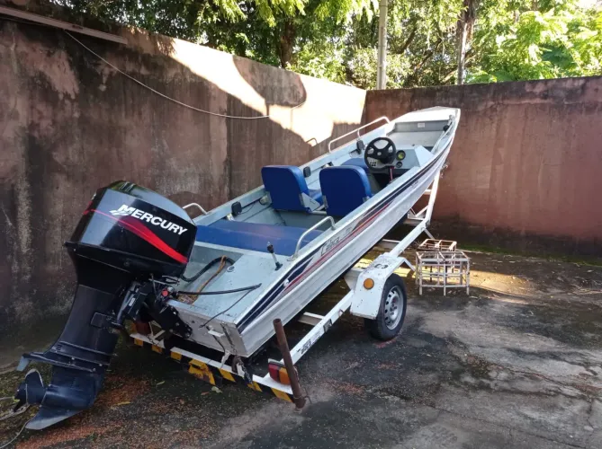 CANOA COM CARRETINHA E MOTOR