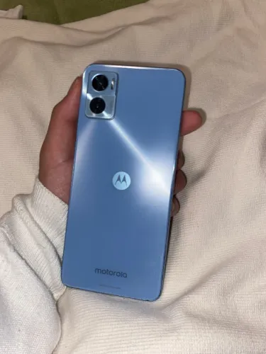 Motorola E22