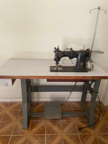 Maquina de costura AJOUR