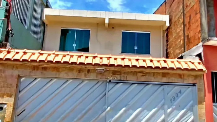 VENDO CASA NA PRAÇA 14 COM 3 QUARTOS, 3 VAGAS, ÁREA NA FRENTE PARA PETS, ESCADA CARACOL