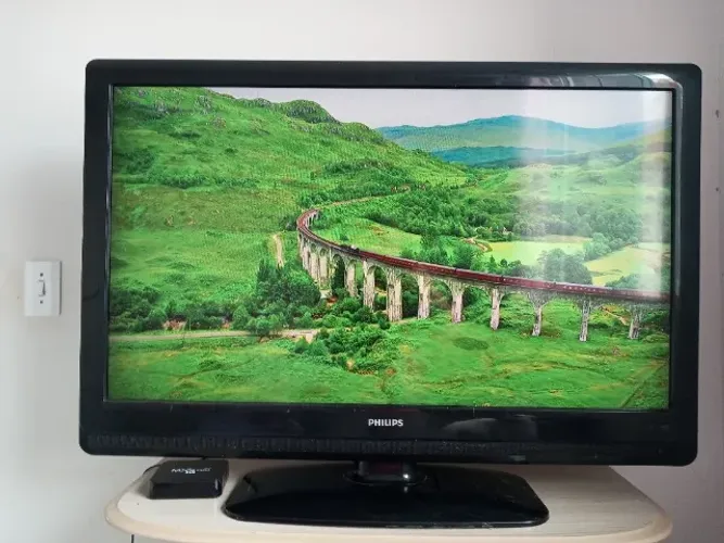 TV 42" Philips LCD Full HD - Modelo 42PFL3604/78 Ideal para TV Box/Games