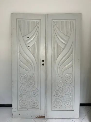 Vendo portas e janelas, em madeira