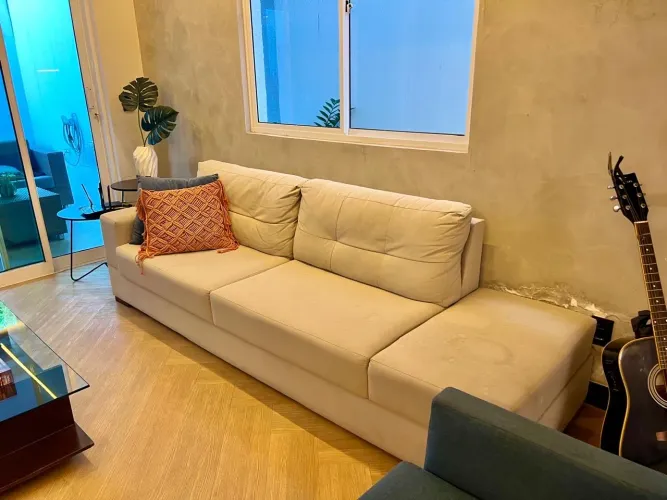 Sofá 3 Lugares - Design Moderno e Excelente Estado!