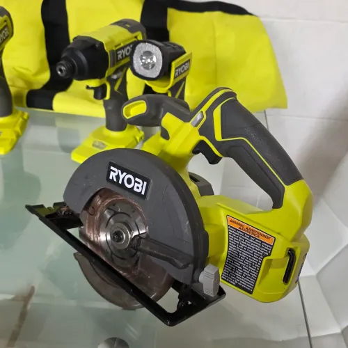 Kit Ferramentas Ryobi 18V ONE+ (4 Ferramentas + 2 Baterias 1.5Ah/4Ah) - Seminovo