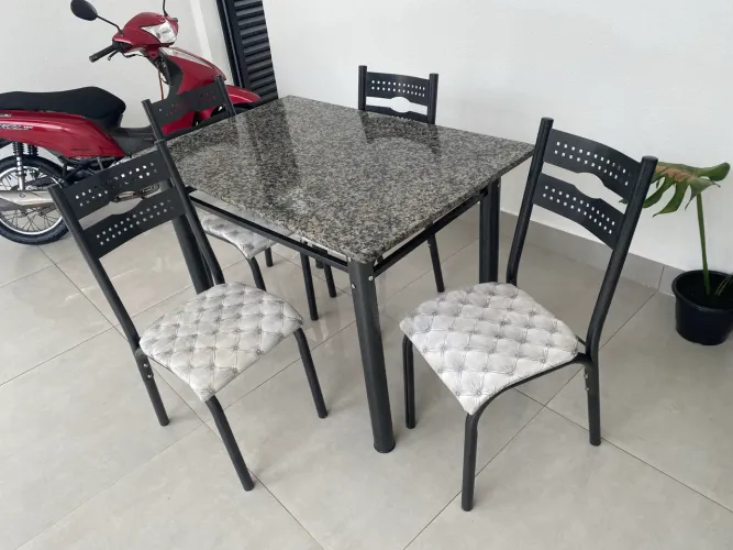 Conjunto De Mesa Itália Com 4 Cadeiras 1,20m Preto / Floral Granito